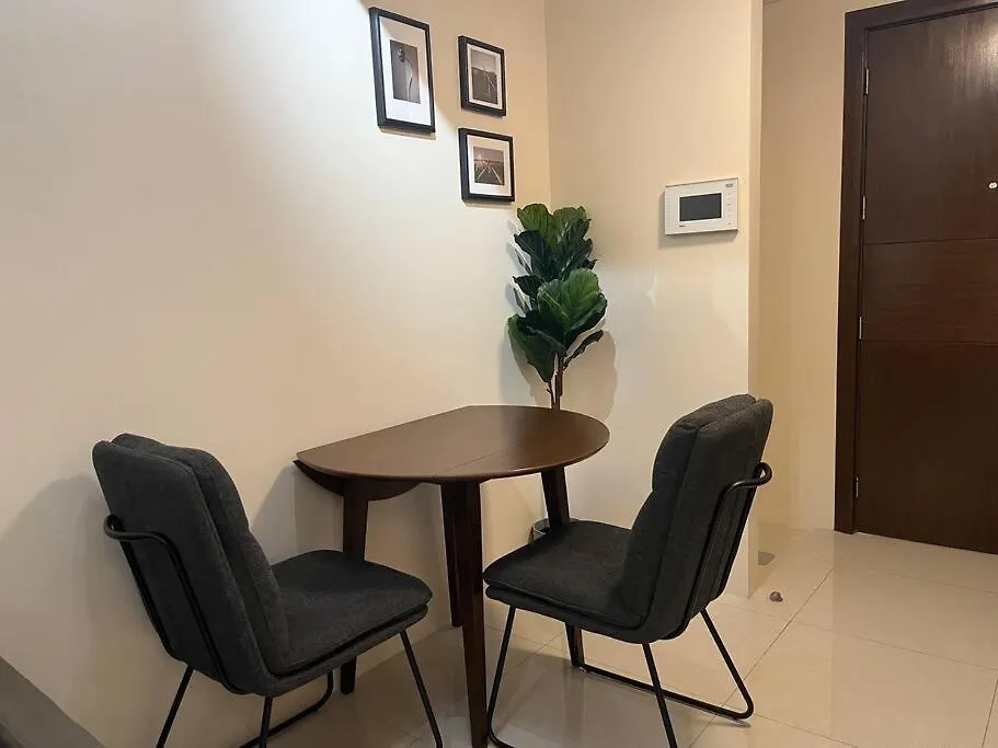 One Palm Tree Villas With Free Parking Manila